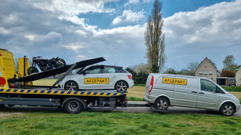 Hennepkwekerij in Liesselse woning aangetroffen; politie neemt auto’s en motor in beslag