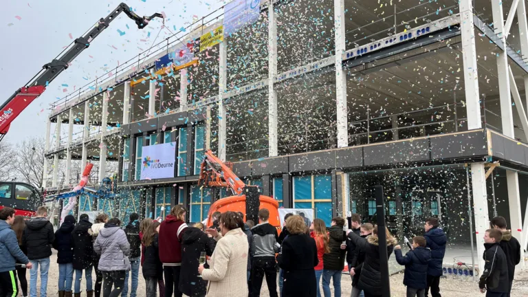 Hoogste punt nieuwbouw Sprong- en Alfrinkcollege Deurne bereikt