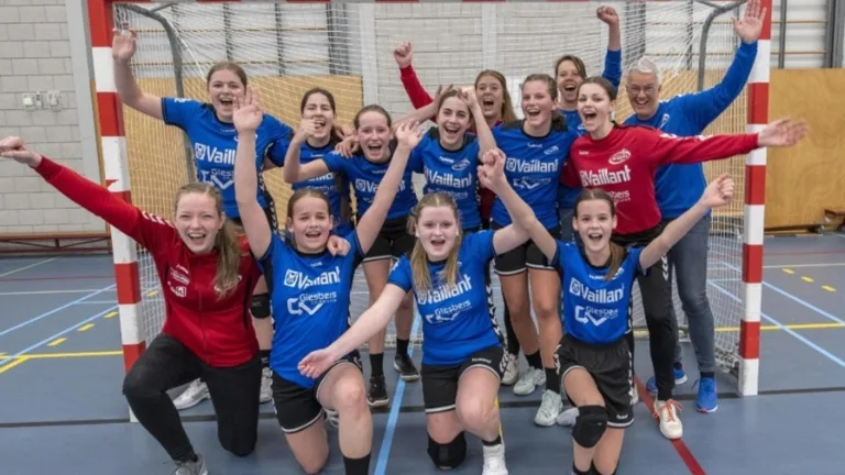 Kampioenschap voor meiden C1 van Deurnese handbalvereniging de Sprint