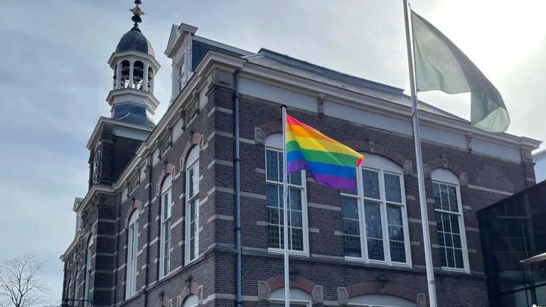 Gemeente Deurne hijst regenboogvlag als steun voor LHBTI+ gemeenschap