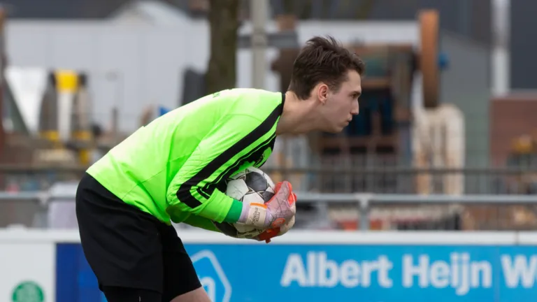 SV Deurne laat zege op EHC ontglippen in Hoensbroek (2-2)