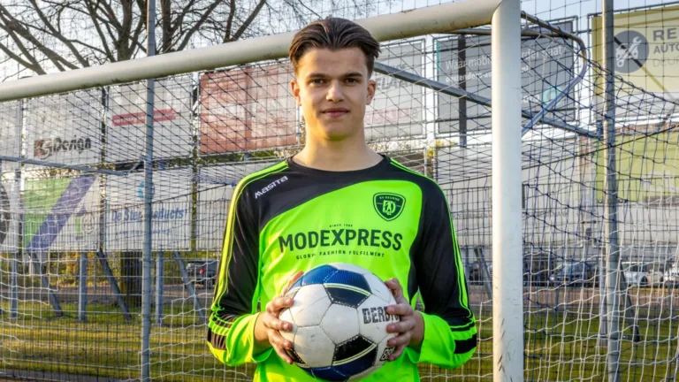 Tijn Willems (17) keert in nieuwe seizoen terug bij SV Deurne als selectiekeeper