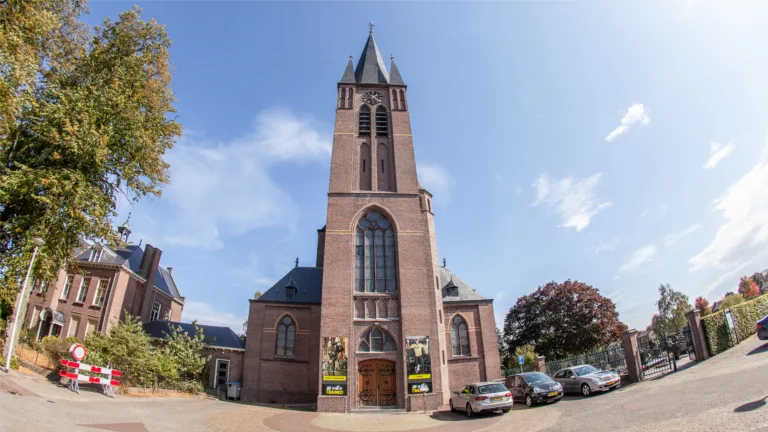 Fotografe Marije Zuidweg zet Zeilbergse kerk en sportschool ‘In het LICHT’