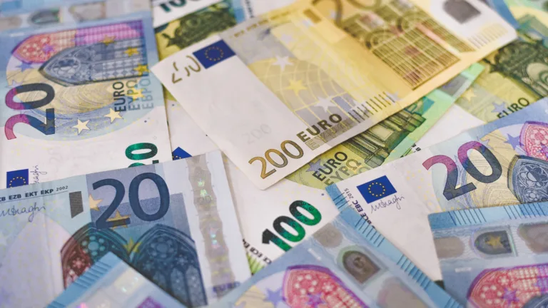 Man uit Deurne baan kwijt als belastingambtenaar; verstopte geld op buitenlandse rekeningen