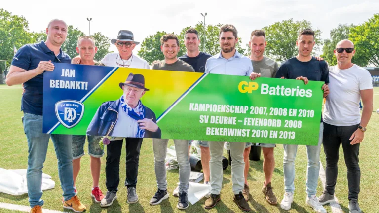 SV Deurne eert hun helden op en langs het veld bij seizoenafsluiting