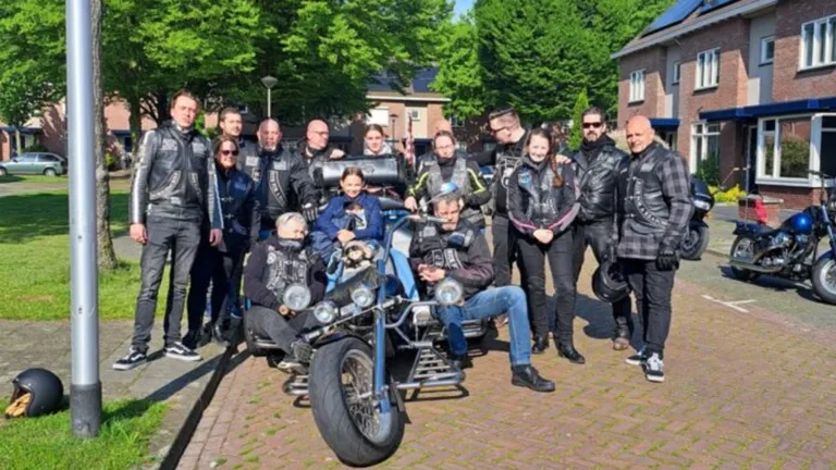 Bakelse bikers in actie tegen pesten op school na incident op Helmondse Dr. Knippenberg College