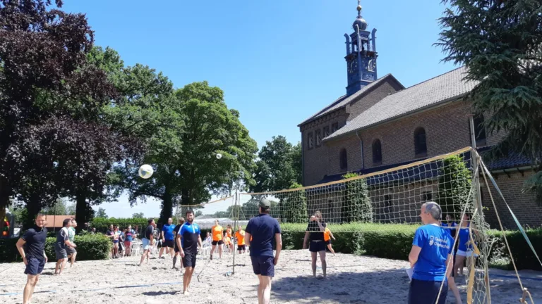 Peelfeesten in Helenaveen brengen heel het dorp bij elkaar; ‘Iedereen draagt een steentje bij’