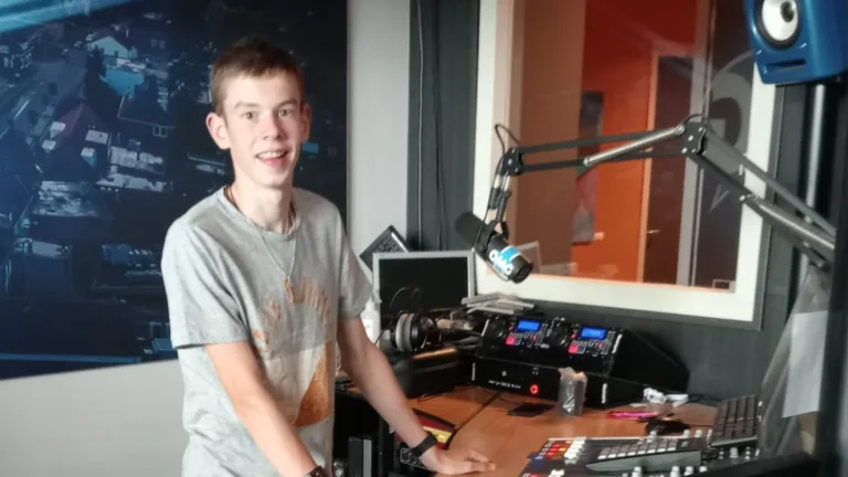 [VIDEO] Tren uit Neerkant droomt van carrière als dj; ‘Vet, ik mag mee met Ricardo Moreno en The Pitcher’