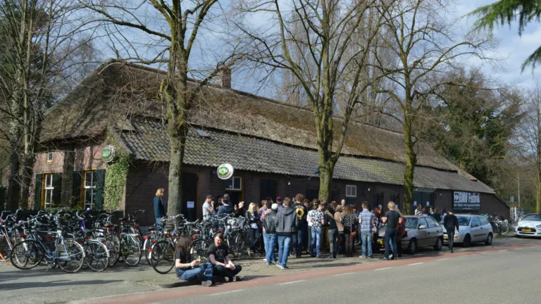 Toch nog jubileumfeest OJC De Roos; boerderij aan Haageind in Deurne verbindt jongeren al 40 jaar