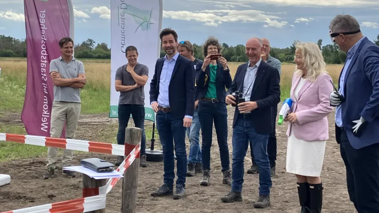 Gedeputeerde Elies Lemkes opent 180 hectare nieuwe natuur bij Leegveld Deurne