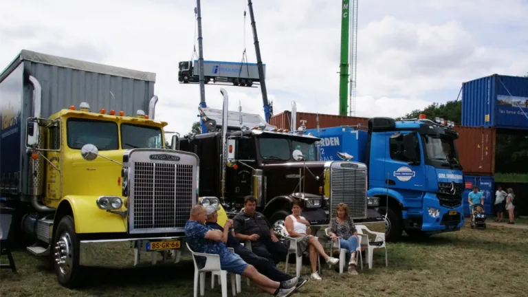 Truckshow Liessel; een wei vol met ruim 700 vrachtwagens én Henk Wijngaard