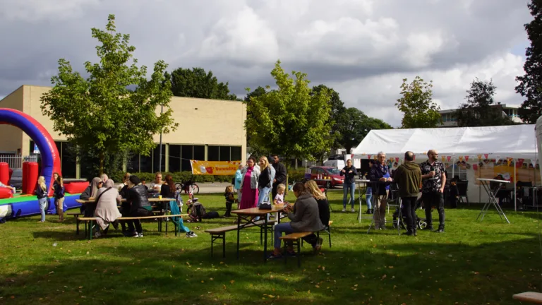 Nationale Burendag in Koolhof brengt bewoners van multiculturele wijk dichter bij elkaar