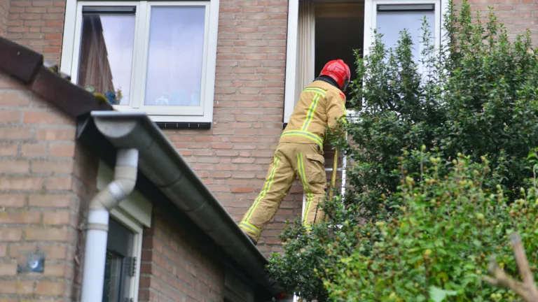 Smeulende lamp zorgt voor rookontwikkeling in woning Jeroen Boschstraat Deurne