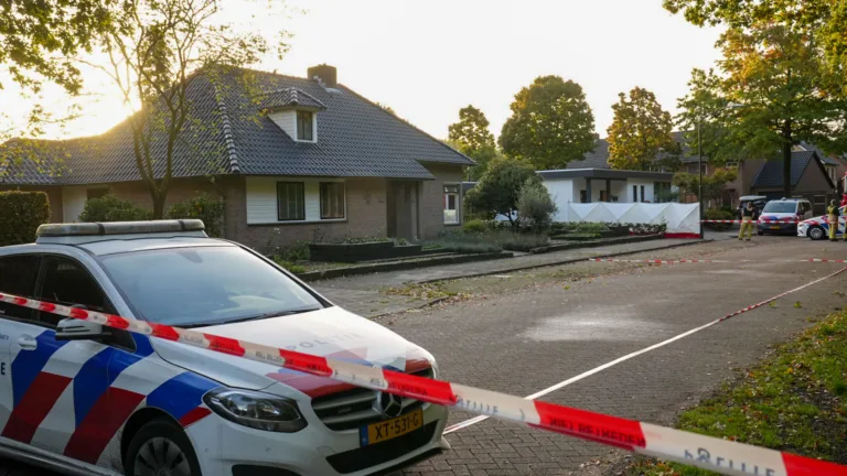 Dode man aangetroffen bij voordeur van woning in Bakel