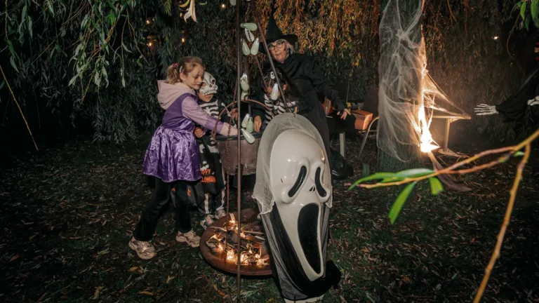 Ruim 400 kinderen op trick or treat-tocht door St. Jozefparochie bij Halloween in de Hei