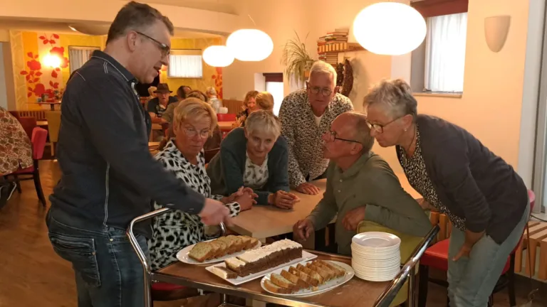 Wijkbewoners Koolhof treffen elkaar onder genot van pastamaaltijd