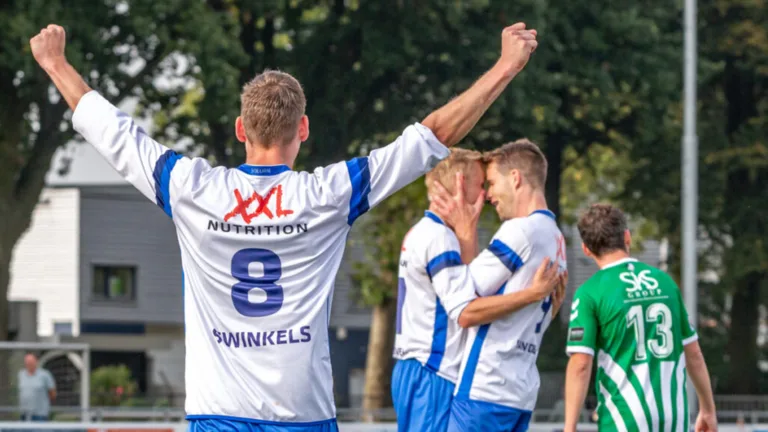 Doelpuntenfestijn bij eerste thuiswedstrijd SV Deurne tegen SHH (7-4)