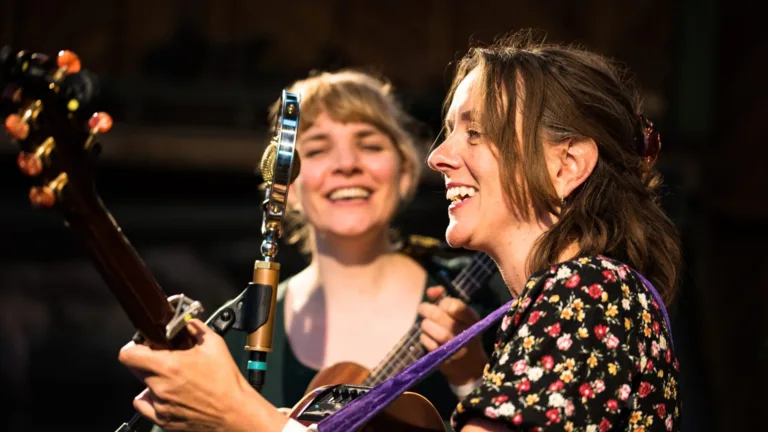 Cultuurcentrum Deurne trapt theaterseizoen af met cabaret van Jeroens Clan en muziek van The Lasses