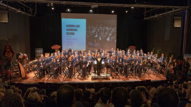 Eerste prijs met lof voor Koninklijke Harmonie Deurne bij muziekconcours in Veldhoven