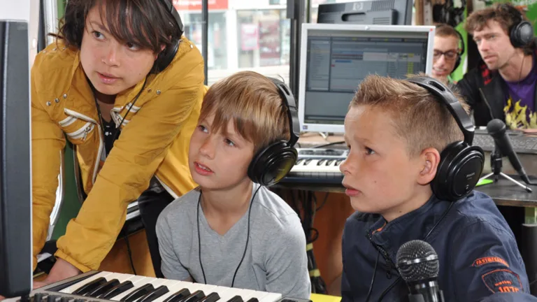 Jeugd kan zich uitleven bij muziek- en kunstworkshops Museum De Wieger
