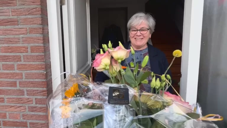 [VIDEO] Mevrouw Reijnders-Mennen nieuwe Kanjer van de Maand bij DMG; ‘Iemand met een gouden hart’
