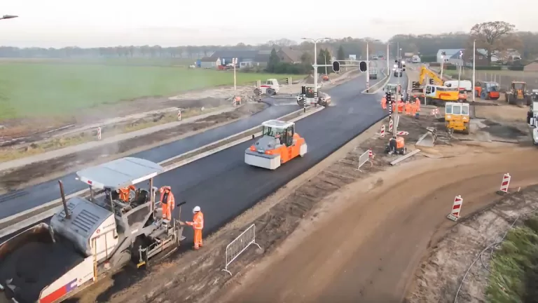 [VIDEO] Compleet nieuw kruispunt op N270 aangelegd in één weekend