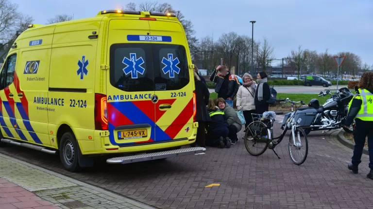 Fietser gewond na botsing met motorrijder op Vlierdenseweg in Deurne
