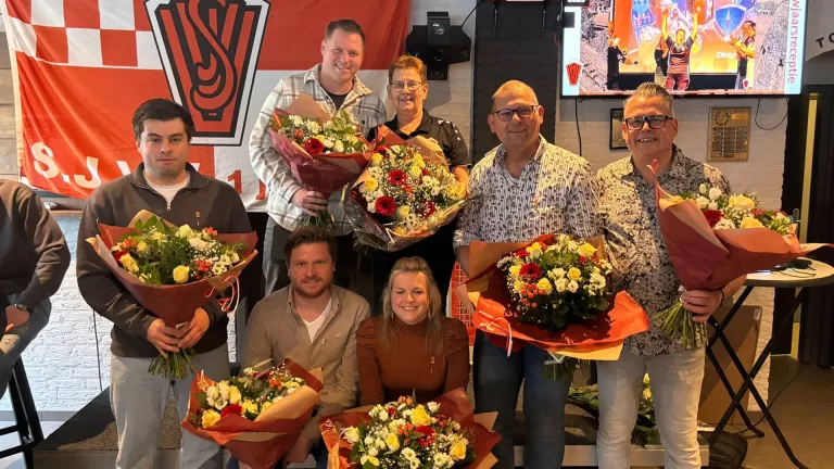SJVV huldigt jubilarissen en roept Diny van de Linden uit tot SJVV’er van het jaar