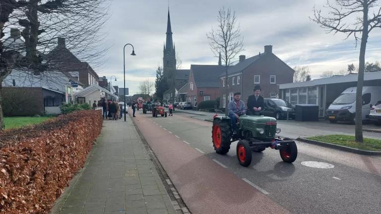 [VIDEO] Op de trekker naar de ‘boerebrulluft’ van Jan en Lieke in Liessel