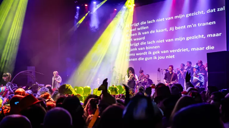 Deurne Zingt Mee: schaamteloos meeblèren met grootste pophits allertijden in Cultuurcentrum Deurne