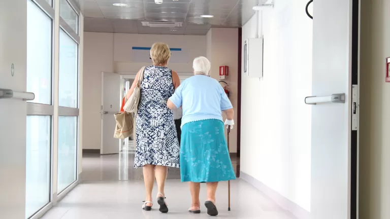 Aantal ziekenhuisopnamen na valongelukken bij ouderen in Deurne boven landelijk gemiddelde