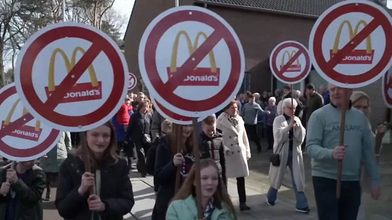 Regionale en landelijke media duiken op nieuws rond mogelijke vestiging McDonald’s in Walsberg