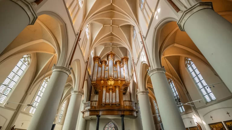 Smitsorgel Deurnese Willibrorduskerk in spotlight tijdens Open Monumentendag