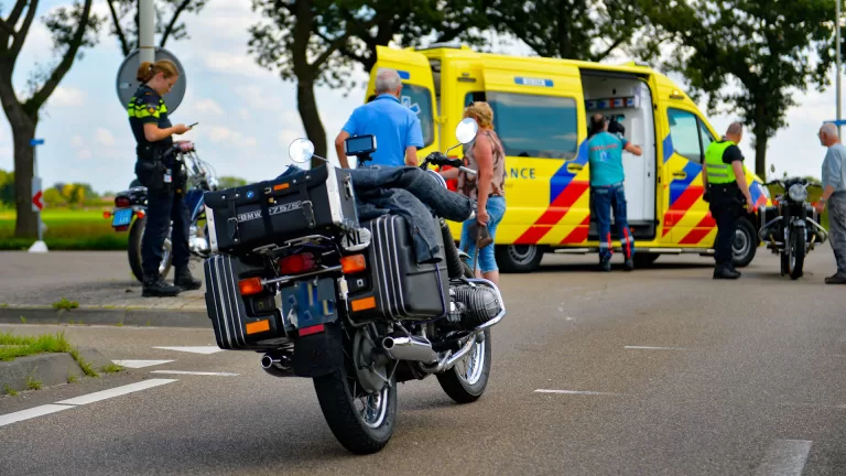 Snorfietser en motorrijder komen in botsing op Moorveld Liessel