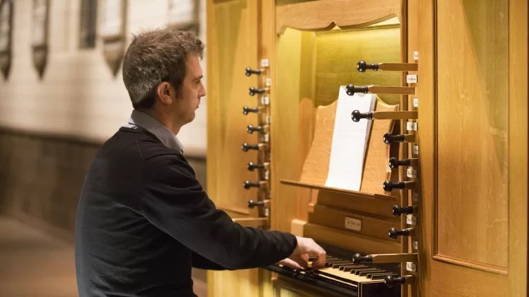 Muzikale reis van London, via Leipzig en Parijs naar Vlaanderen bij concert op Smits-orgel in Willibrorduskerk