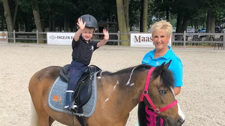 Duizenden kinderen maakten kennis met paardenwereld bij lessen van Solange Hermans