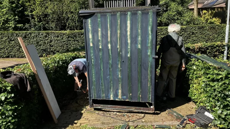 Vrijwilligers knappen carillon in Helenaveen op voor Klokkenfeest ter ere van Jules de Corte