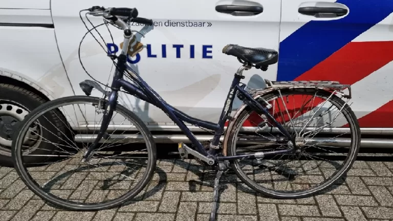 Politie zoekt eigenaar van in Liessel gevonden fiets met sleutelbos nog in het slot