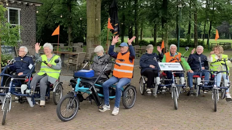 Dementievriendelijke fietstochten op duofietsen in Deurne tijdens Wereld Alzheimer Dag