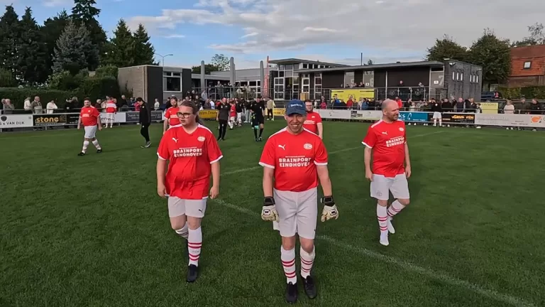 [VIDEO] G-voetballers stralen bij ZSV tijdens wedstrijden onder leiding van toptrainers