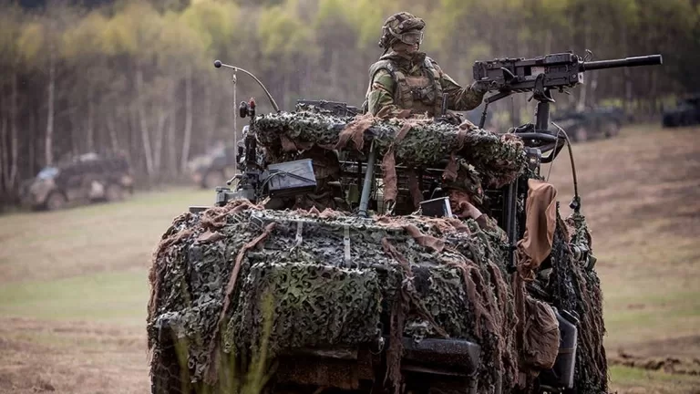 Militaire oefening van Koninklijke Landmacht in regio Deurne