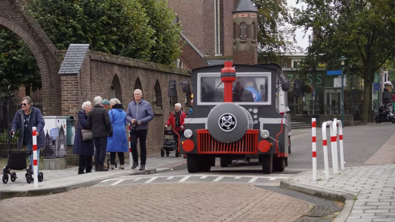 Per ‘trein’ op rondreis door historie van Deurne