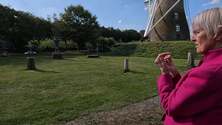 [VIDEO] Familie van Joep Coppens geeft inkijkje in beeldenparadijs van Vlierdense kunstenaar