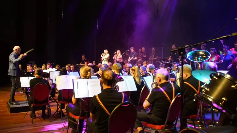 Explosie van klanken en kleuren tijdens dubbelconcert Muziekvereniging Excelsior