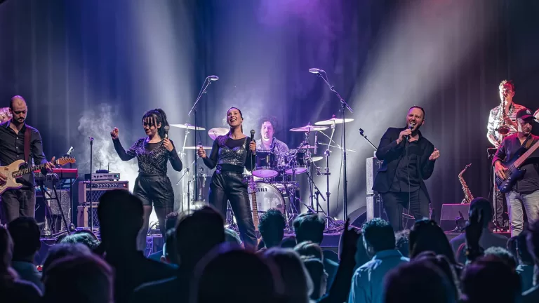 Deurnese Harrie van Grinsven laat met band FAITH! George Michael-klassiekers herleven in cultuurcentrum