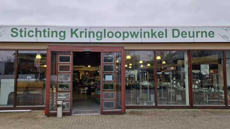 Kringloopwinkel Deurne gesloten op last van gemeente; ‘Iedereen baalt en is verdrietig’