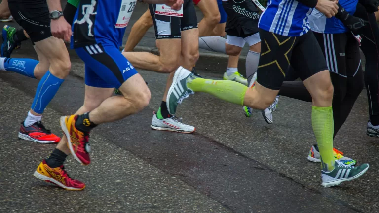 Deurnese familie Van der Steijn rent met zestienkoppig team mee in halve marathon Eindhoven