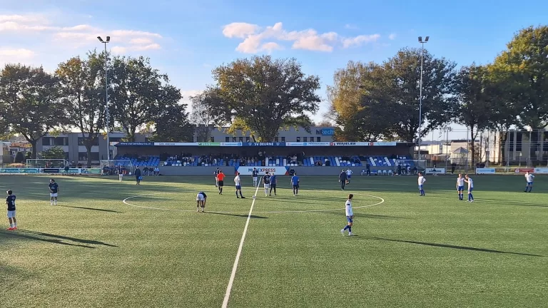 UDI’19 laat niets heel van Deurne; ‘Wedstrijd om als collectief snel te vergeten’ (1-9)