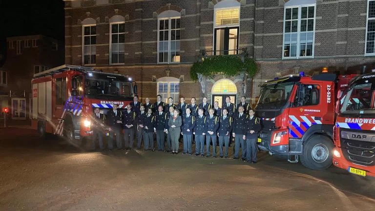 Deurnese brandweerlieden in het zonnetje gezet vanwege jarenlange inzet; ‘Mooi en dankbaar teamwerk’