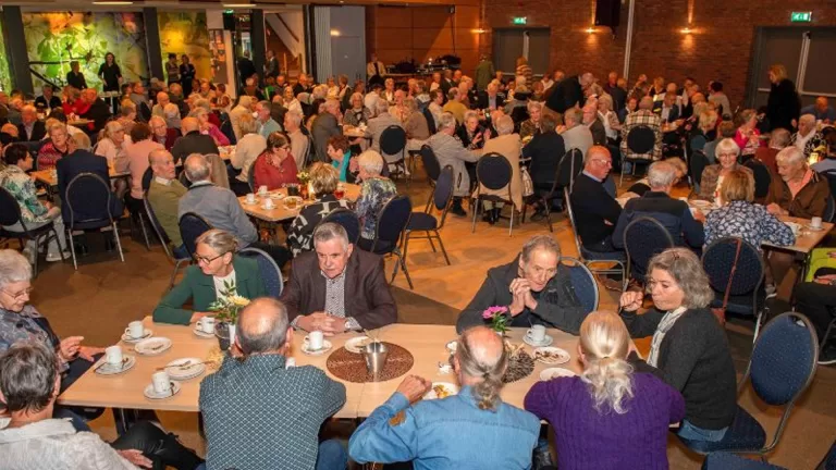 Honderd gouden bruidsparen uit gemeente Deurne treffen elkaar in Liessel